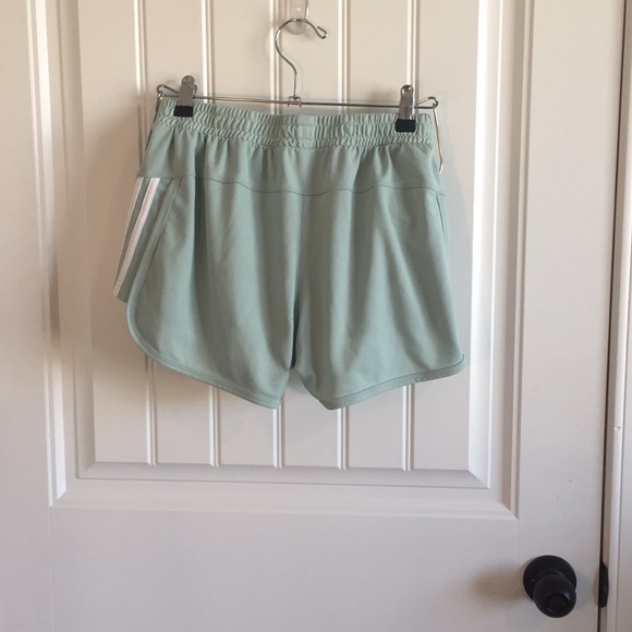 Small Adidas running shorts - Picture 3 of 3